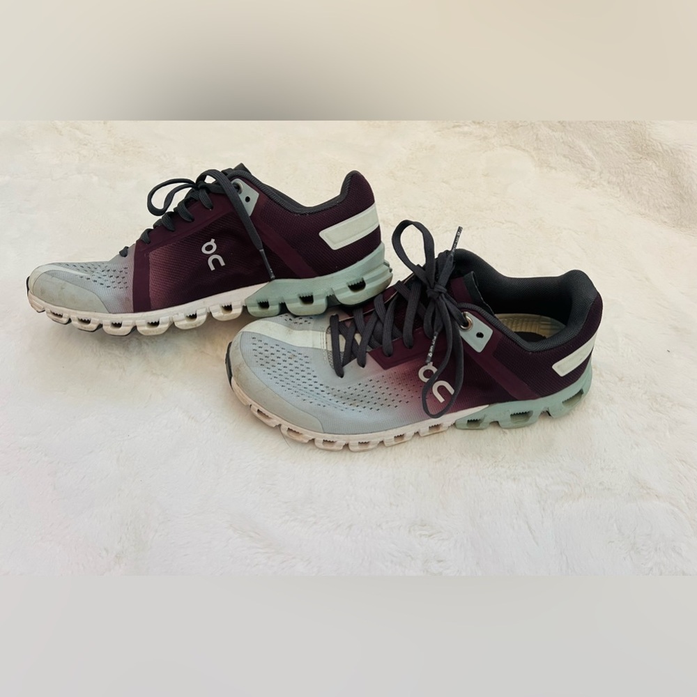 Women's On Cloud Size 6 - Helion Running Shoes, Purple/Mint. Great condition